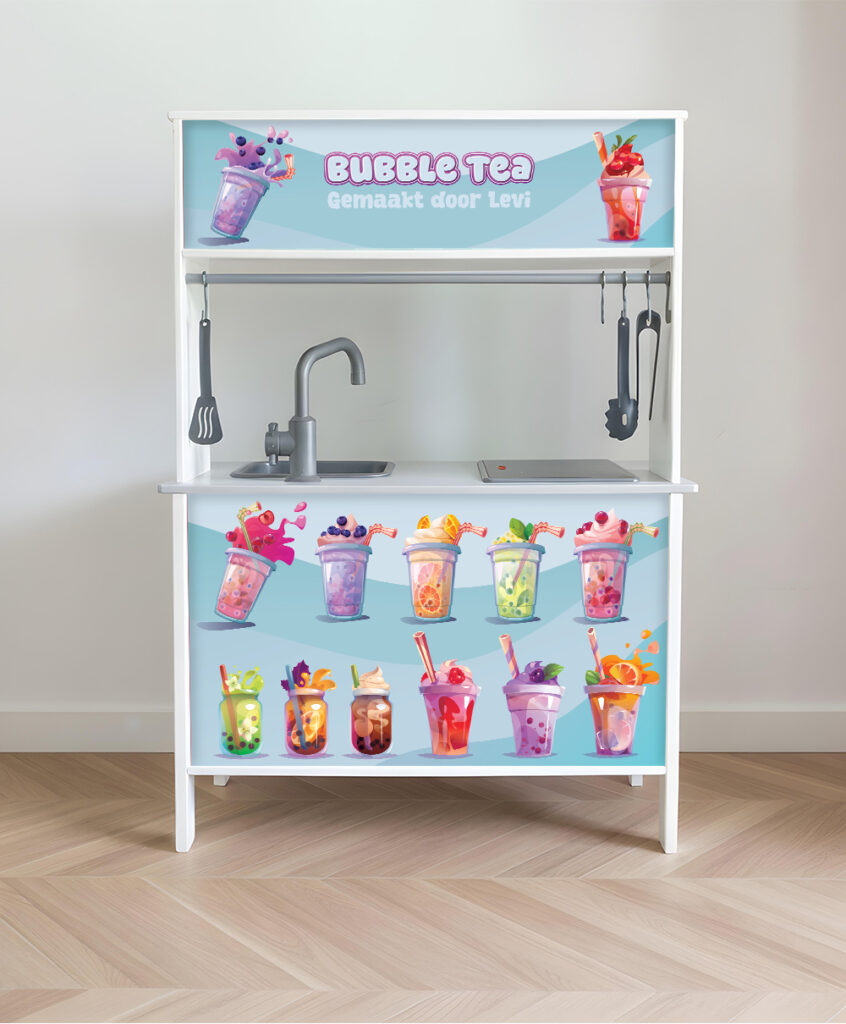 Home 10 Voorbeeld van stickers op een IKEA speelkeuken met bubble tea